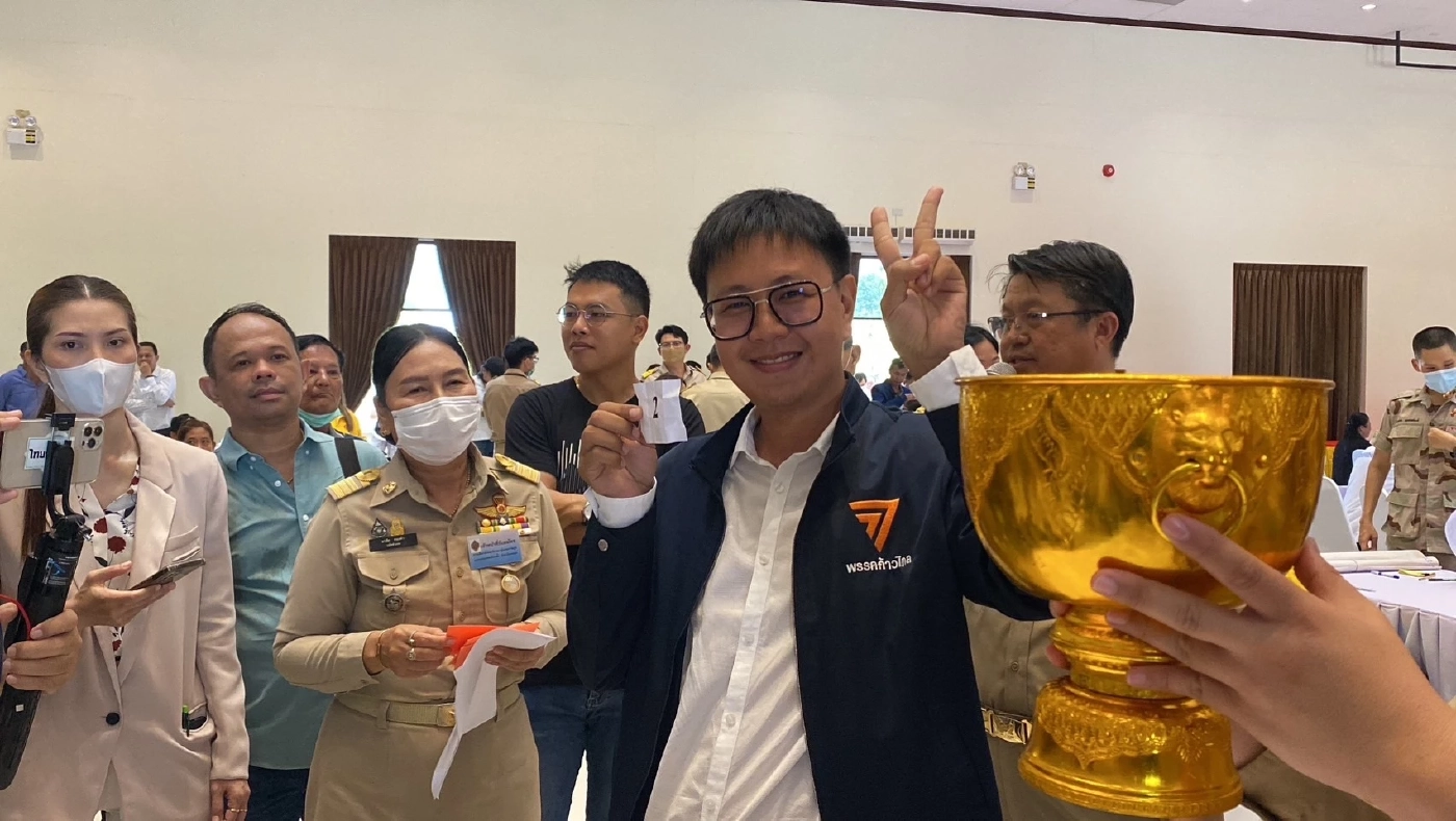 รับสมัคร ส.ส.ระยอง วันแรกคึกคัก  ฮือฮา “สาธิต” โชว์ฟิตเดินเท้า 9 กม.