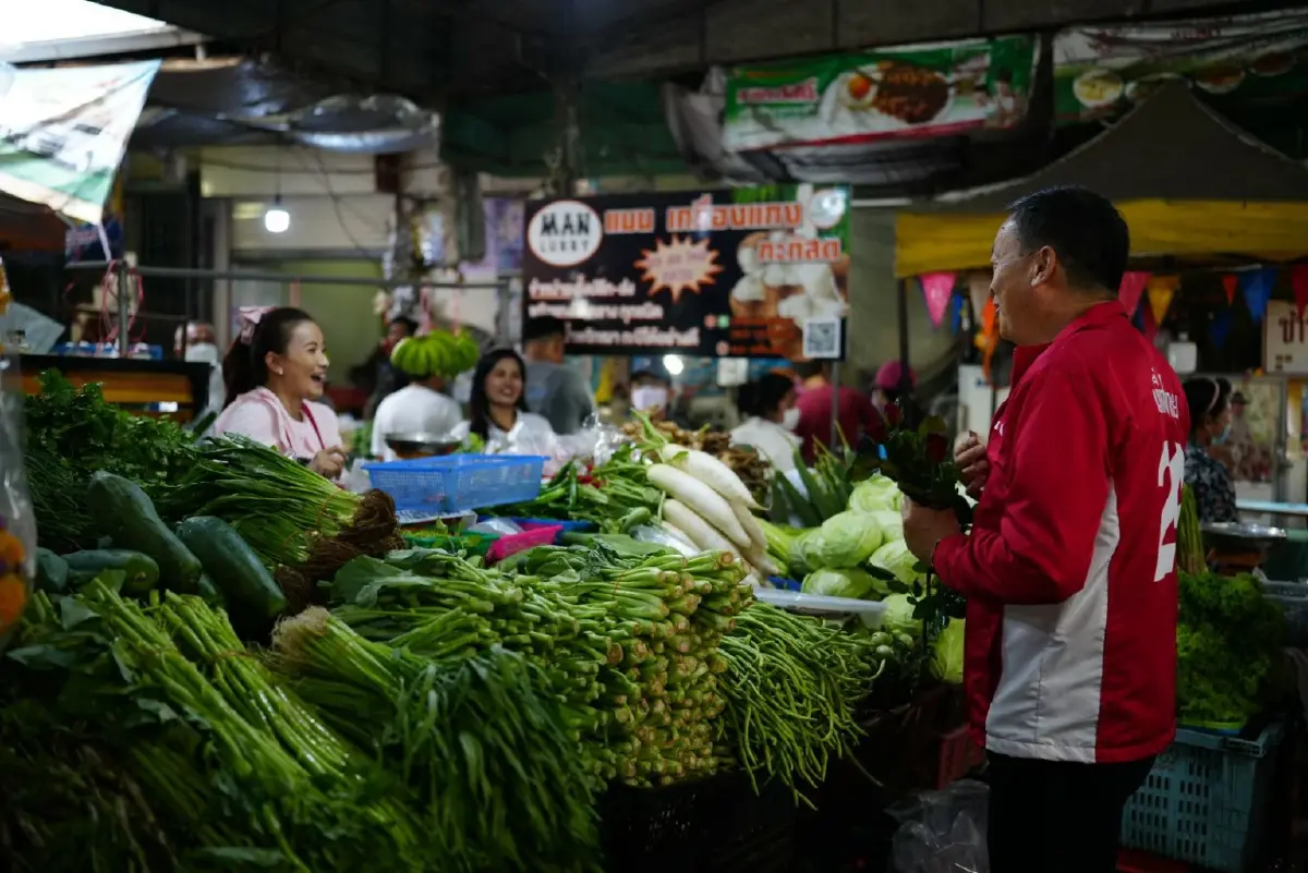“เศรษฐา-สุริยะ” ลุยหาเสียงตลาดเช้าหัวหิน ขอเลือกเพื่อไทยยกจังหวัด