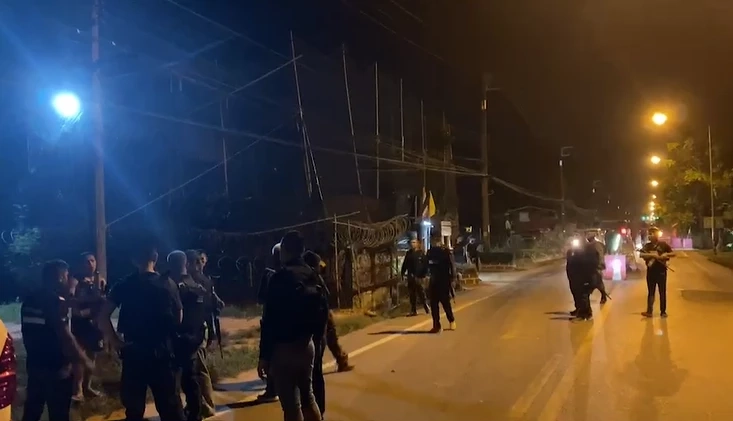 โจรใต้เหิม บุกขว้างระเบิด - ยิงถล่มฐาน ชุด ชคต.บุดี กลางดึก (มีคลิป)