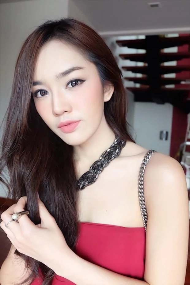 “เส้นด้าย” หรือ น.ส.พิมพ์ลดา แววไธสง เน็ตไอดอลชื่อดัง เจ้าของช่องยูทูบ &quot;สอดอ Style&quot;