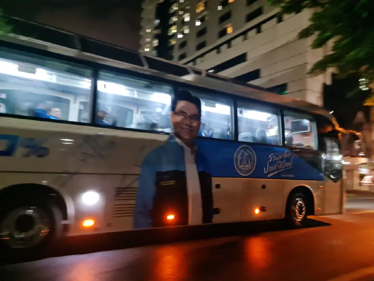 จุรินทร์ นำทัพลูกแม่พระธรณี 33 เขตกทม.ถึงสนามรับสมัครเลือกตั้งเป็นพรรคแรก