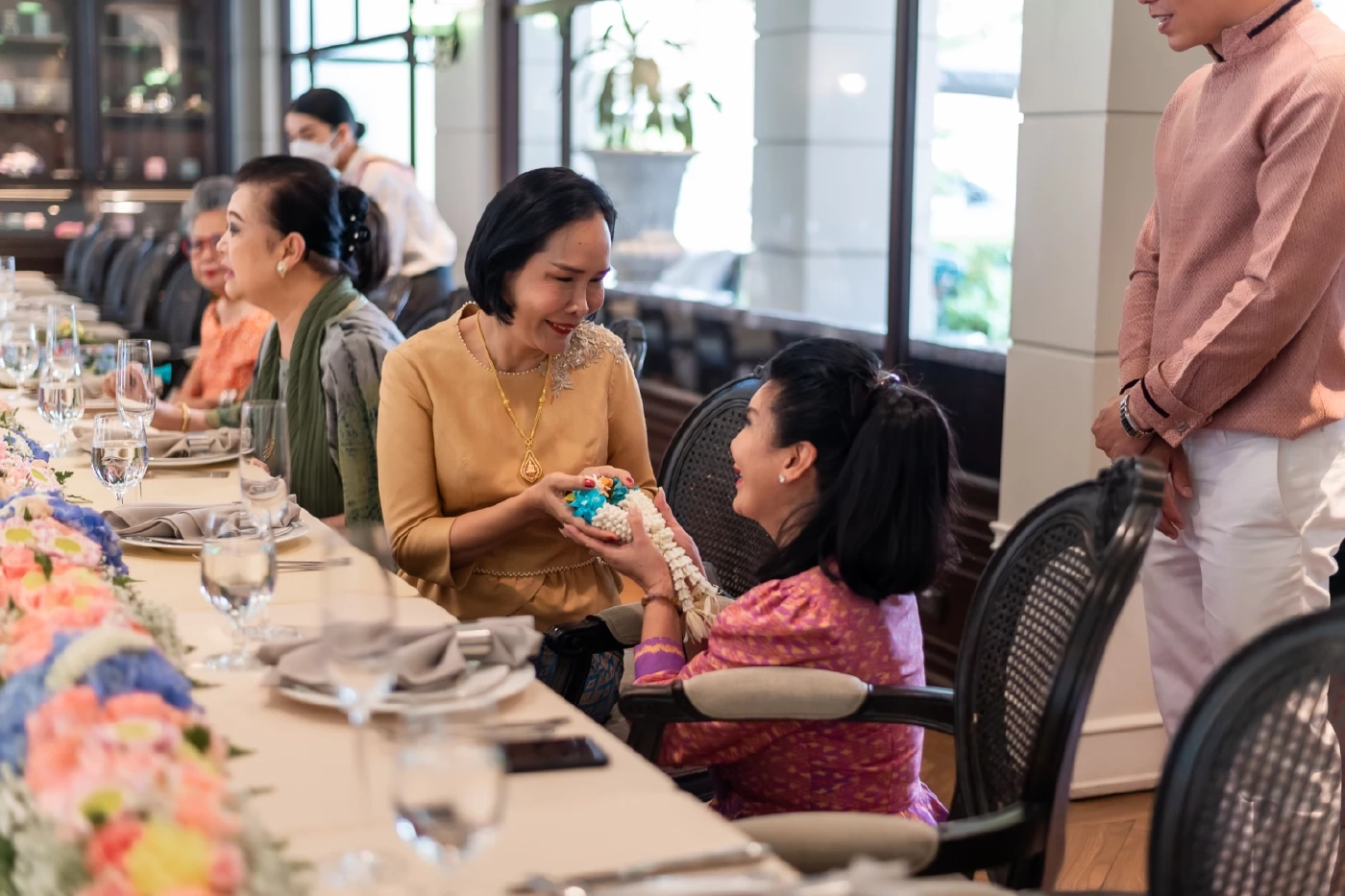 รดน้ำดำหัว เซเลบระดับเอลิสต์ พร้อมทานข้าวแช่สุริยาศัย หนึ่งปีมีครั้งเดียว