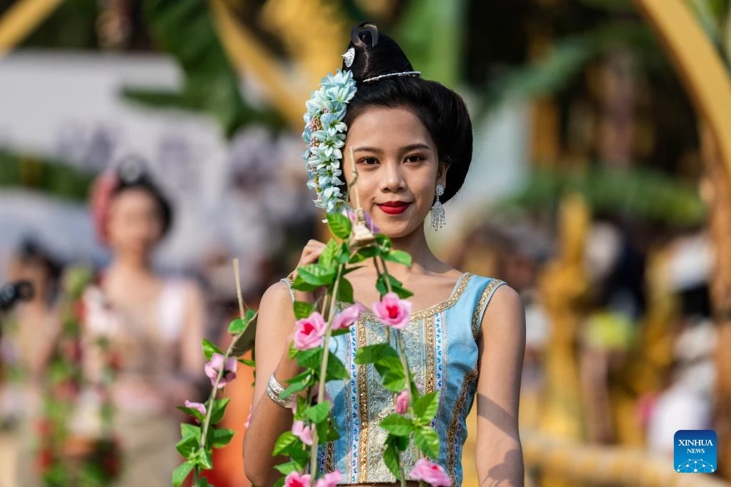 อลังการงานสร้าง!!  มหาสงกรานต์ในมณฑลยูนนานของจีน ( มีคลิป )