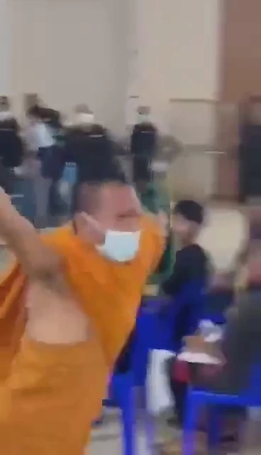 สีสันเกณฑ์ทหารโคราช หลวงพี่จับได้ใบดำ ดีใจจีวรปลิว