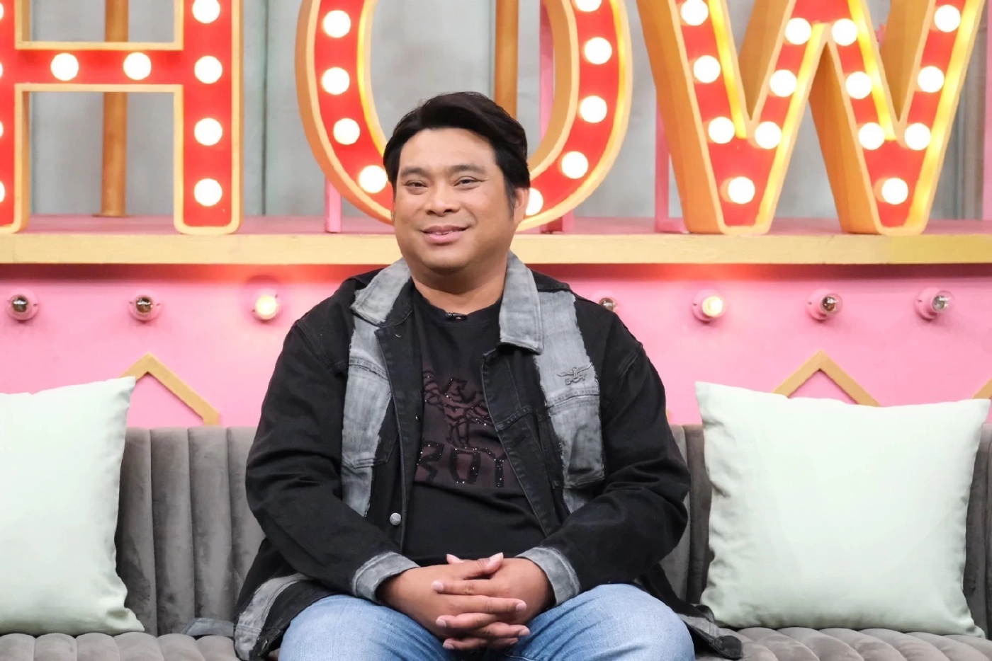 อาจารย์โอเล่ ญาณสัมผัส ทัก วงการบันเทิงจะสูญเสีย  พร้อมเฉลยว่าที่นายกฯ