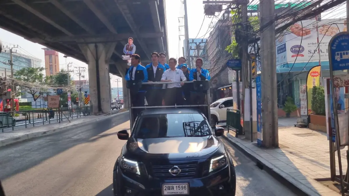 พร้อมยึดเก้าอี้คืน! "จุรินทร์" นำทัพหาเสียงตลาดบางกะปิ มั่นใจฐานเสียงกทม.