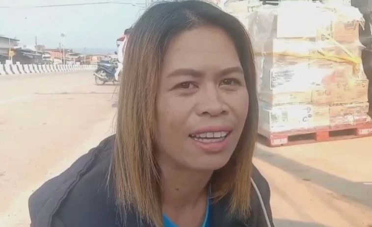 ชื่นชม! แม่ค้าลอตเตอรี่ เก็บกระเป๋าสตางค์ได้ ส่งคืนเจ้าของ