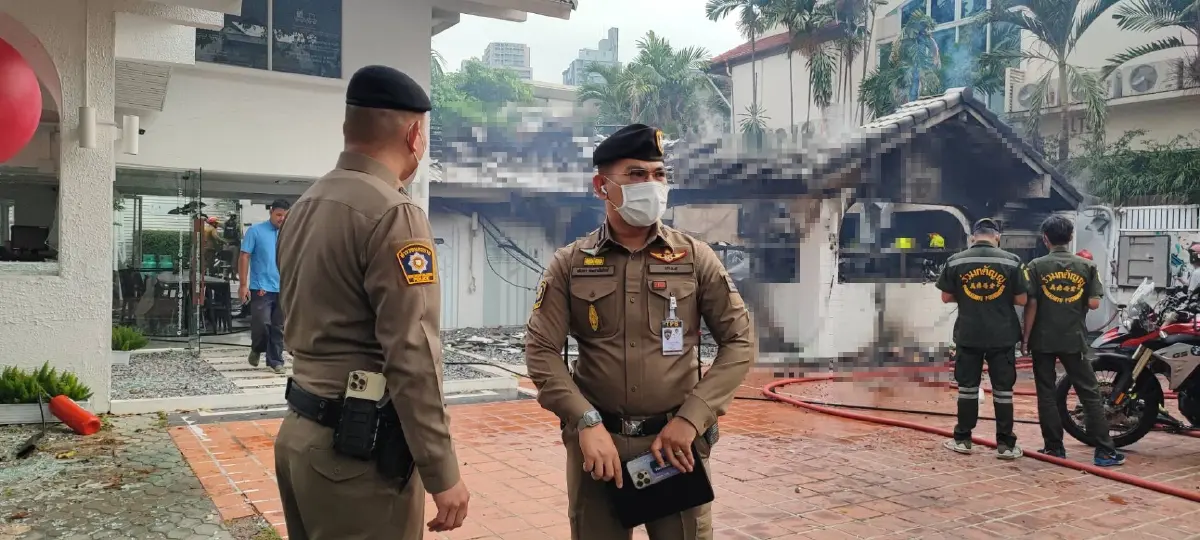 ระทึก แก๊สระเบิดร้านชาบูดัง กลางทองหล่อ แม่ครัว-ลูกเจ็บสาหัส