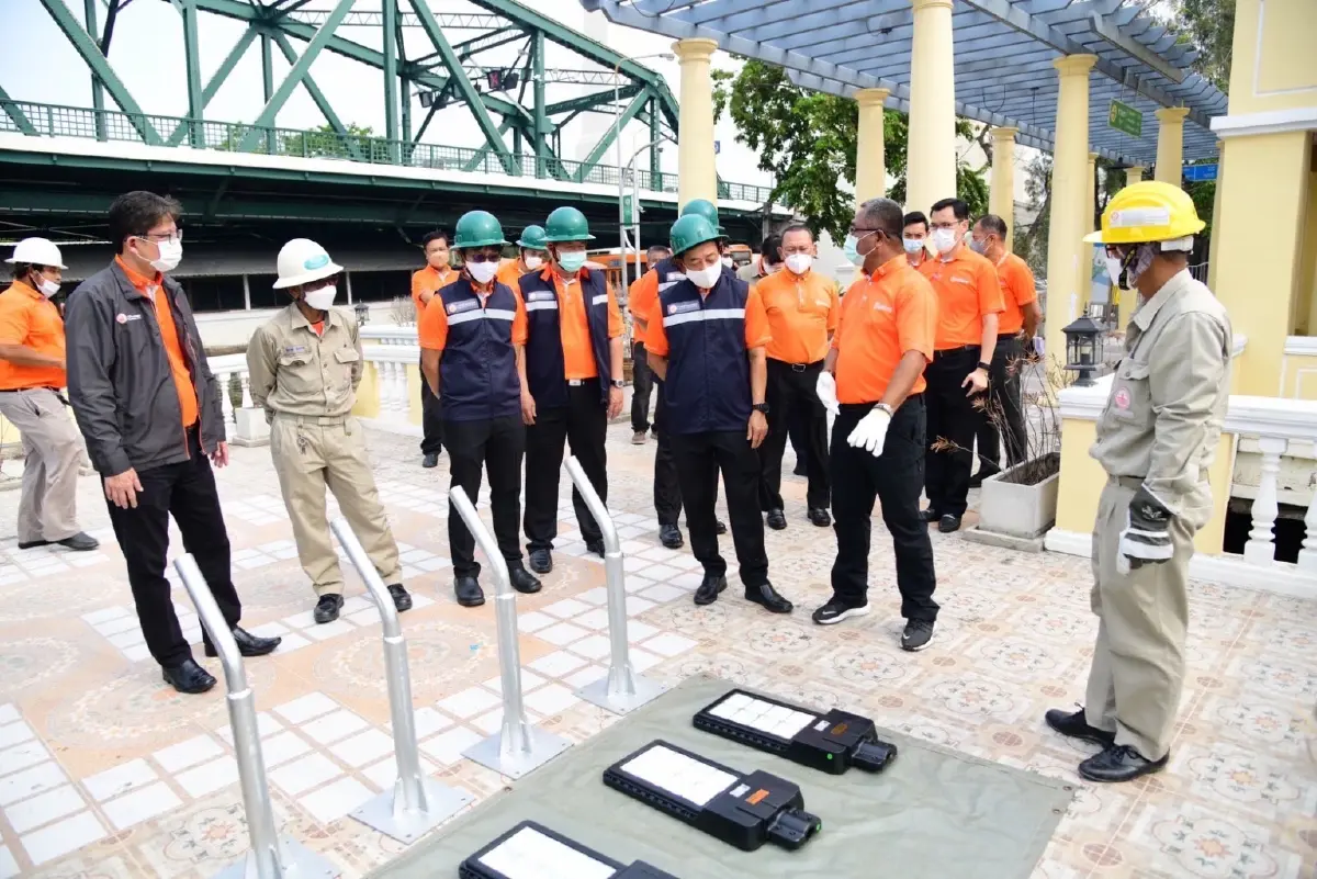 MEA ติดตั้งโคมไฟฟ้าส่องสว่าง LED โซลาร์เซลล์ บริเวณท่าเรือสาธารณะแม่น้ำเจ้าพระยา 82 แห่ง