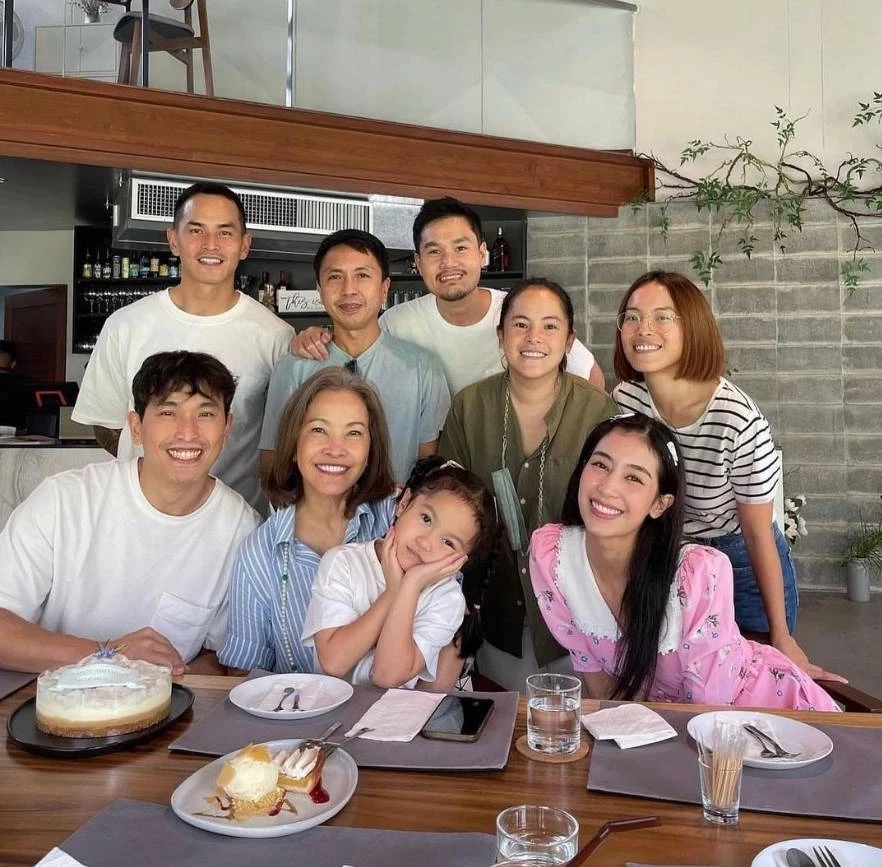 สงกรานต์ ควงใคร ดาราสาว ม. ที่ไม่ใช่ แมท ภีรนีย์