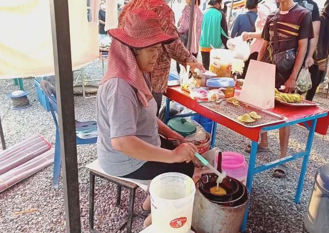 "ขนมฝักบัว" ขนมโบราณหากินยาก ทำขายได้ด้วยเงินทุนหลักร้อยบาท