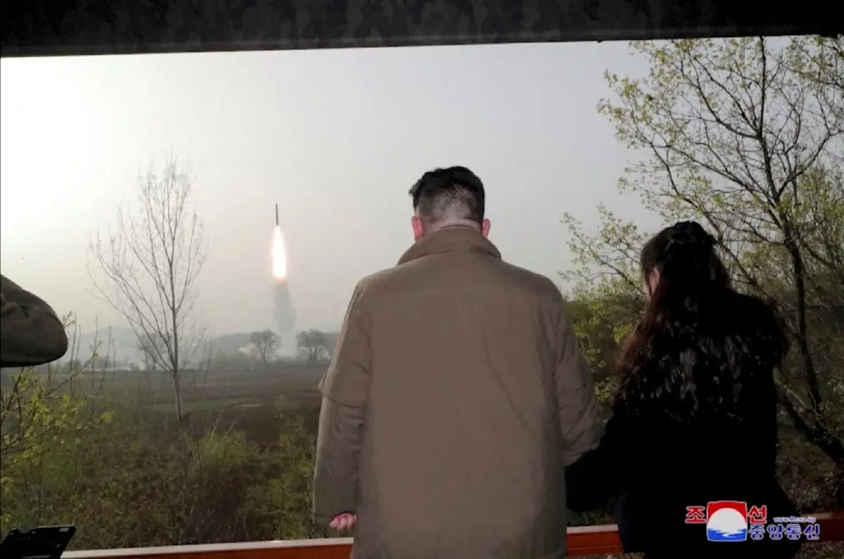 เกาหลีเหนืออวดขีปนาวุธ ICBM รุ่นใหม่ เกาหลีใต้ลั่นปลดนิวเคลียร์ฝ่ายเหนือ