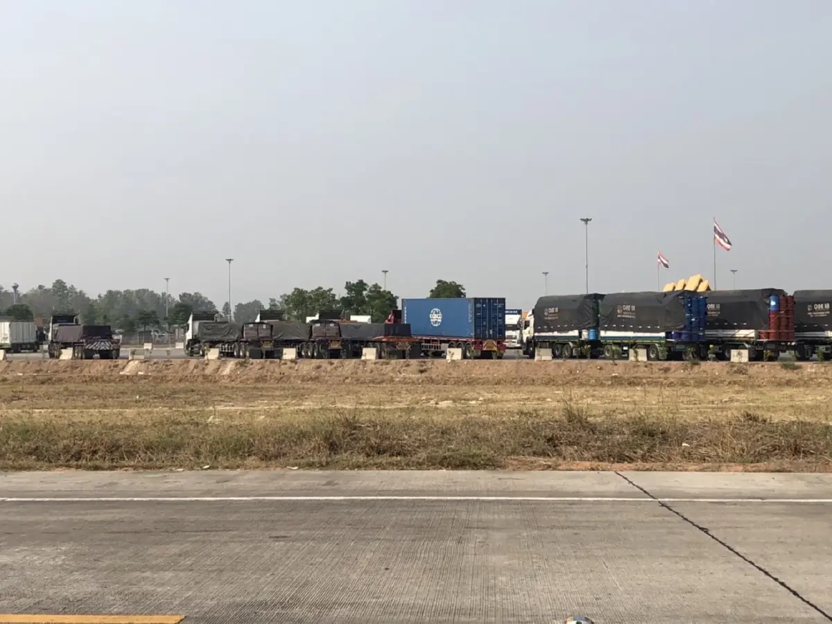 รถบรรทุกสินค้าติดค้าง ด่านพรมแดน ผลกระทบ"กะเหรี่ยง"รบทหารเมียนมา