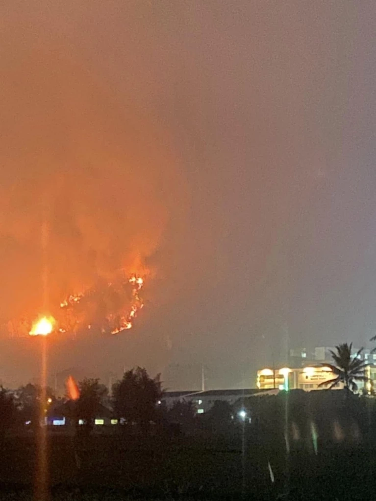 เผาป่าดอยจระเข้ เชียงราย ผวาลาม"รพ.แม่จัน" ระดมดับไฟวุ่นกลางดึก (มีคลิป)