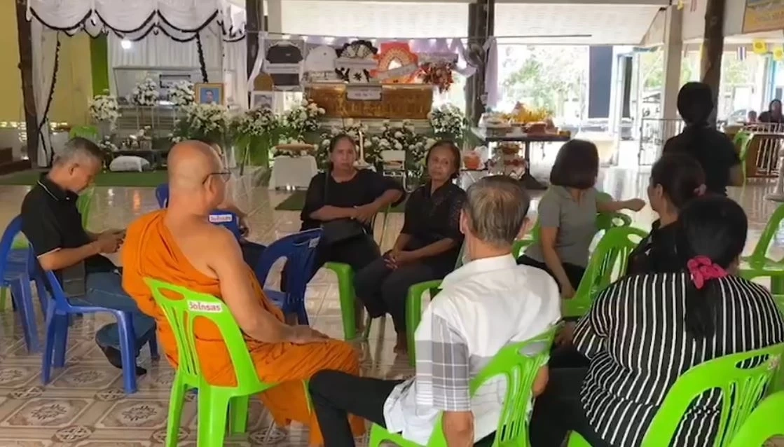 ตั้งสวดคู่กัน พี่ชาย-ลูก "ดาบอรรถพร" ญาติไม่เชื่อ พ่อสังหารลูกตัวเอง