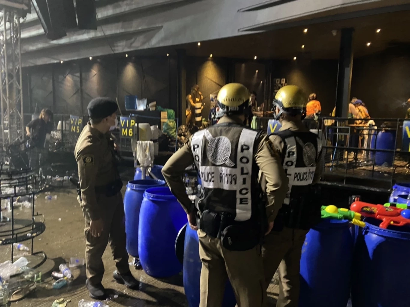 ระทึกกลางดึก! โจ๋รัวยิงสนั่น กลางสงกรานต์อาร์ซีเอ เจ็บระนาว 8 ราย (มีคลิป)