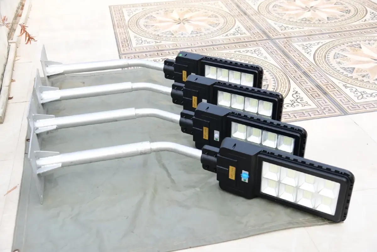 MEA ติดตั้งโคมไฟฟ้าส่องสว่าง LED โซลาร์เซลล์ บริเวณท่าเรือสาธารณะแม่น้ำเจ้าพระยา 82 แห่ง