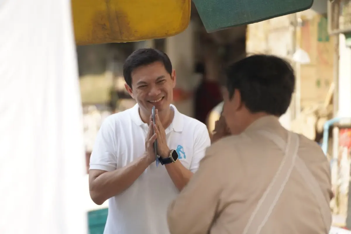 "เอ้ สุชัชวีร์"ควงแขน"กิตพล"ลงหาเสียงอ้อนคะแนนชาวประเวศ-บึงกุ่ม
