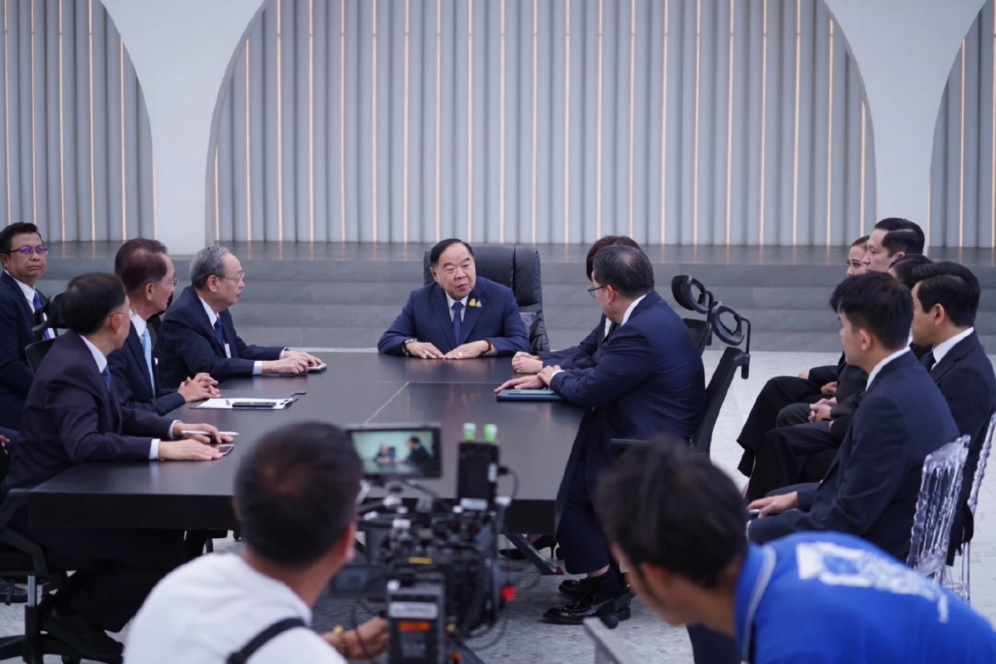 "ลุงป้อม" เปิดตัว MV ใหม่ ใจบันดาล พร้อมอาสาเข้าไปทำงานทันที ไม่มีแบ่งแยก