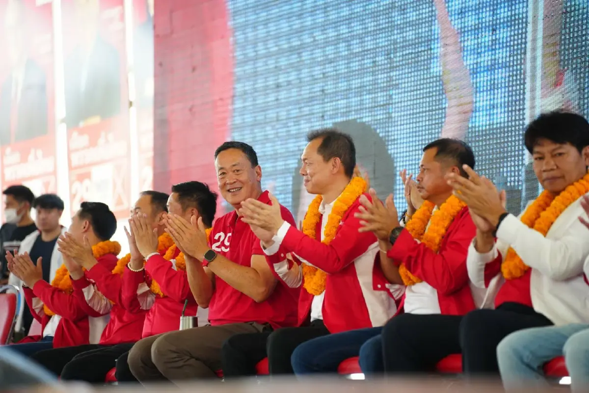 "เศรษฐา"เมินฟาดเชื่อปชช.คิดได้ 8 ปี"ลุงตู่"เคลียร์ไม่ตกปมราคาพลังงาน