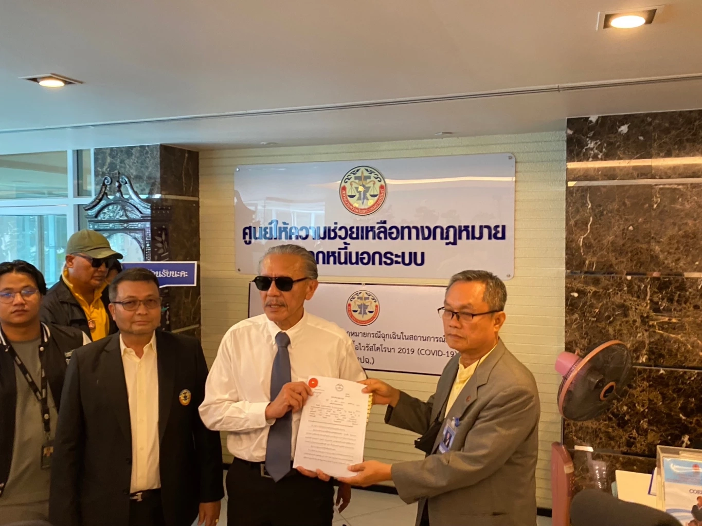 “ชูวิทย์”ร้องสภาทนายฯ สอบมรรยาท“ทนายตั้ม” ขอลบชื่อ เพิกถอนใบอนุญาตว่าความ