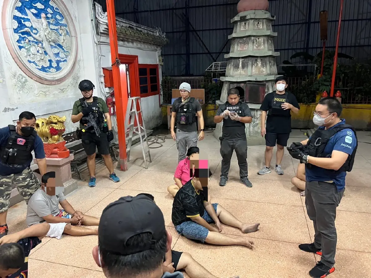 รวบเอเย่นต์ยานรก ยึดยาบ้ากว่า 2 แสนเม็ดกลางห้างดัง