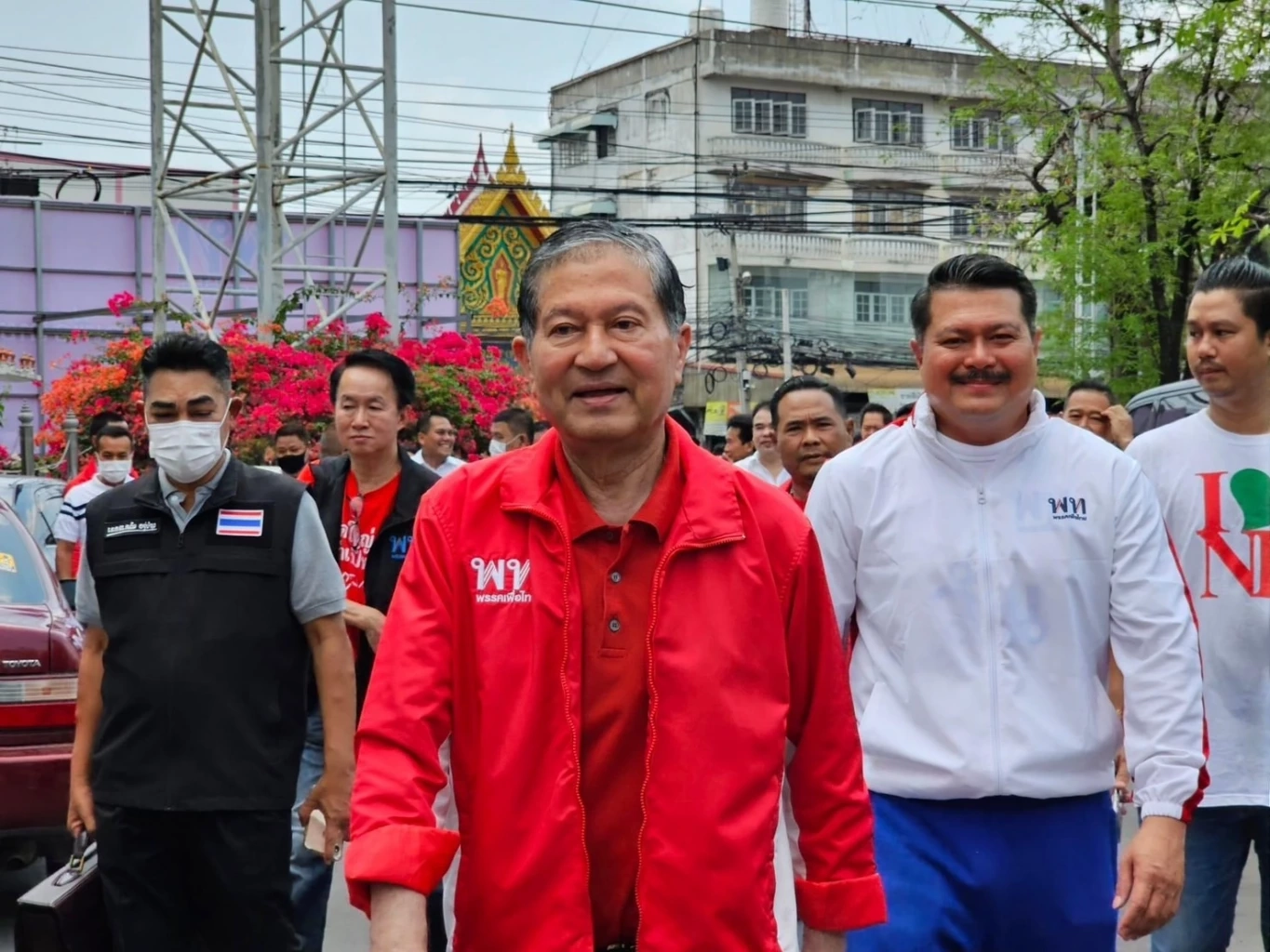 ร.ต.อ.เฉลิม อยู่บำรุง และ วัน อยู่บำรุง