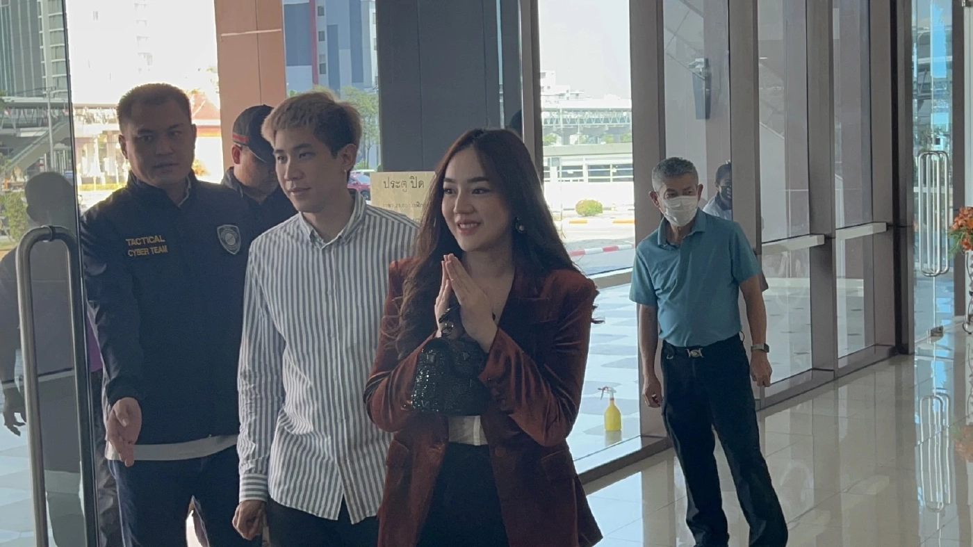 “เส้นด้าย” ยูทูบเบอร์สาว“สอดอ Style” พบตำรวจไซเบอร์ ปมเสียพนัน 25 ล้าน