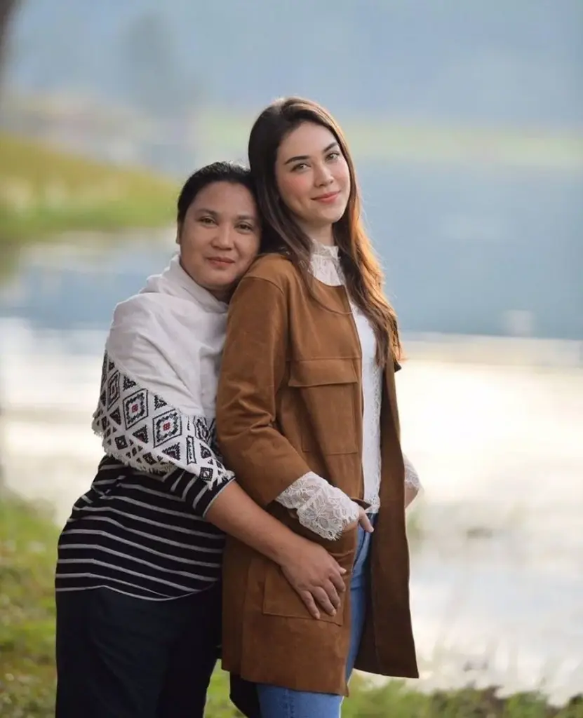แม่นางเอก แมท ภีรนีย์ โพสต์อวยพร ขอให้ลูกสาวเดินหน้าอย่างสง่างาม