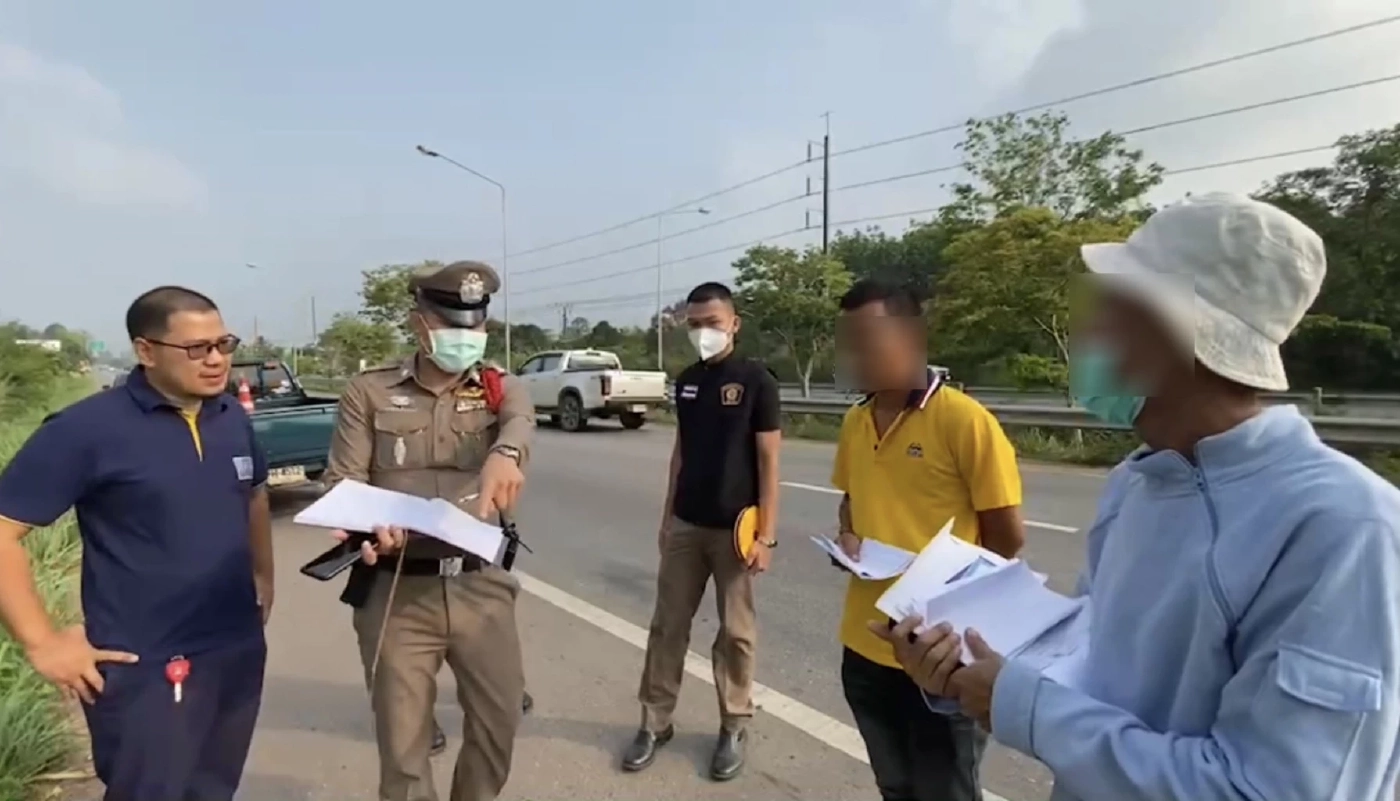 สุดสลด กระบะขนทุเรียน ชนพระวัย 60 ปี ขณะเดินบิณฑบาตมรณภาพ