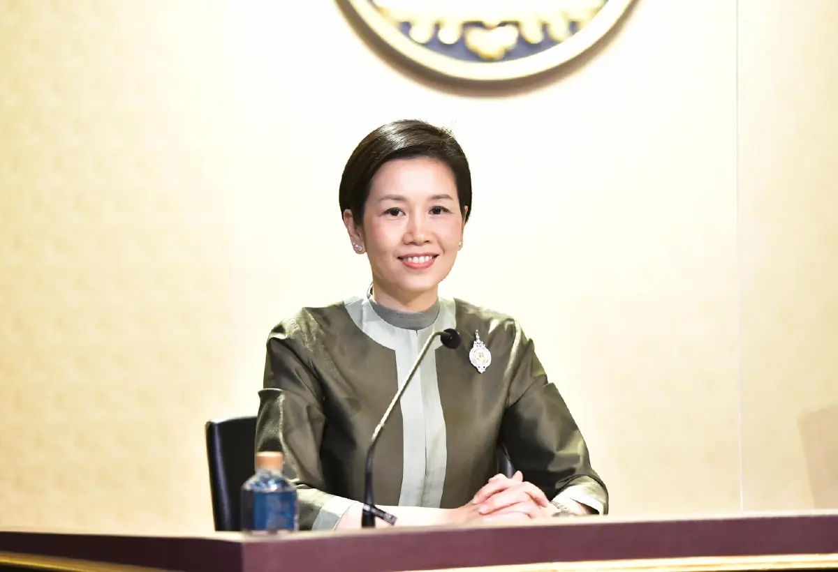 นางสาวรัชดา ธนาดิเรก รองโฆษกประจำสำนักนายกรัฐมนตรี 