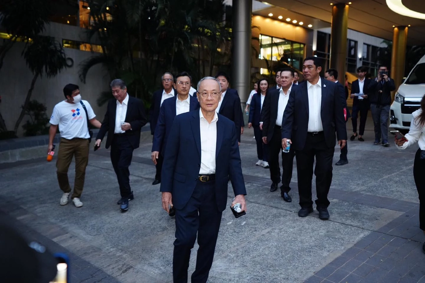 ชัยเกษม นิติสิริ  มือกฎหมายของพรรคเพื่อไทยและเป็นแคนดิเดตนายกฯ