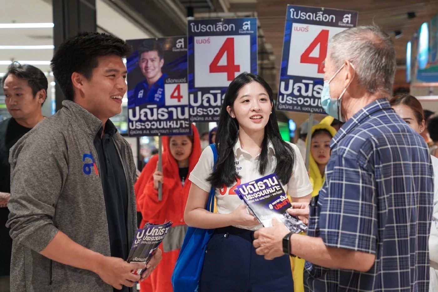 ห้างเกือบแตก! น้องจินนี่ลูกสาวแม่หน่อย ลงพื้นที่ช่วยผู้สมัครส.ส.หาเสียง