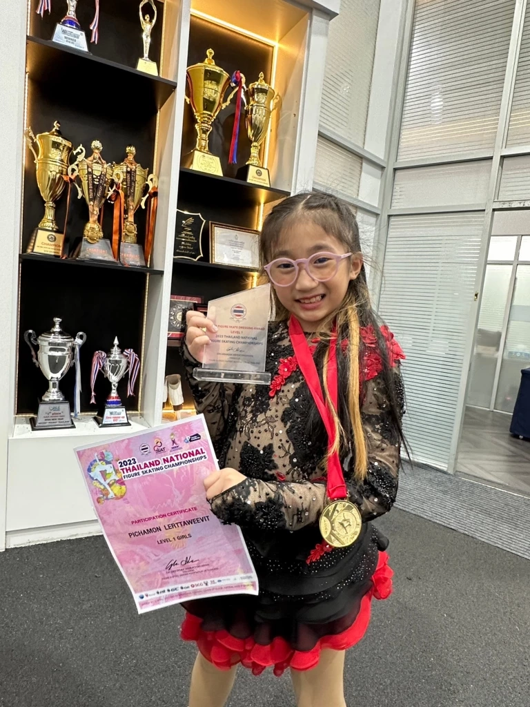 เบนซ์ พริกไทย - ปอ ตนุภัทร สุดภูมิใจลูกสาวคว้าแชมป์ไอซ์สเก็ต ระดับประเทศ