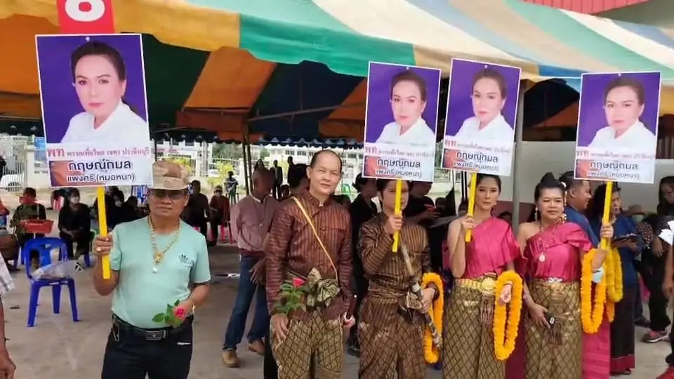 สมัครเลือกตั้ง ส.ส.ปราจีนบุรี วันแรก “ผู้สมัครเก่า-ใหม่” ไปกันพร้อมหน้า