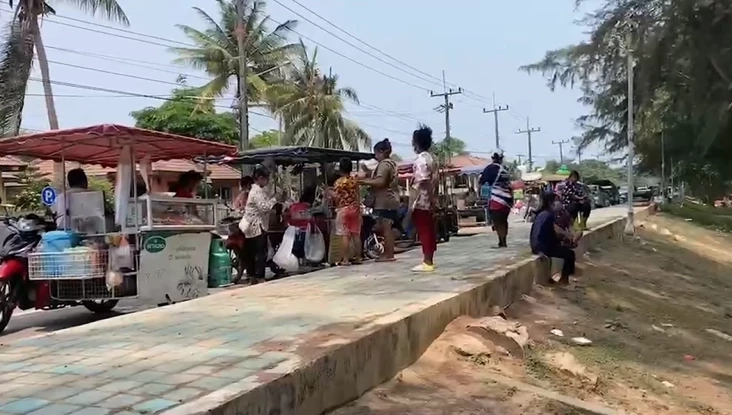 แม่ค้าหาดแม่รำพึง วอนฟังความ 2 ข้าง ศึกร้านส้มตำปะทะเตียงผ้าใบหาด