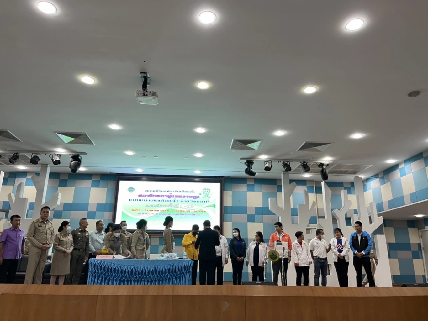 คึกคัก! รับสมัคร ส.ส.ชลบุรี 10 เขต บ้านใหญ่-บ้านใหม่ ตบเท้าเข้าสมัคร