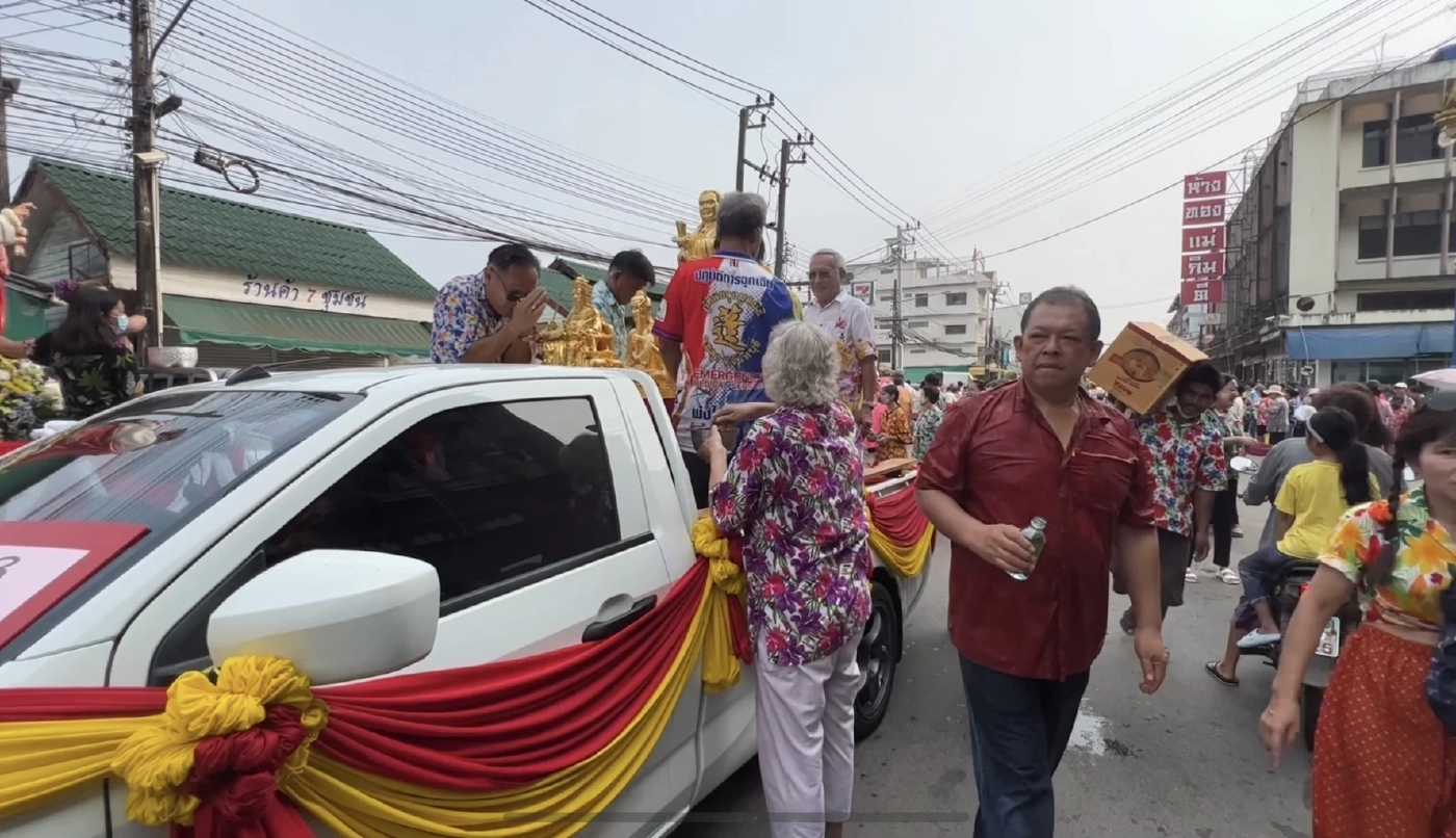 สุดคึกคัก อำเภอขลุง จันทบุรี จัดงานสงกรานต์ 2 ศาสนา 3 วัฒนธรรม ที่หาชมได้ยาก