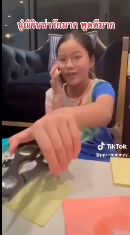 ชาวเน็ตเอ็นดู ณิริน ลูกสาว หนิง ปณิตา โทรตามพ่อกลับบ้าน 