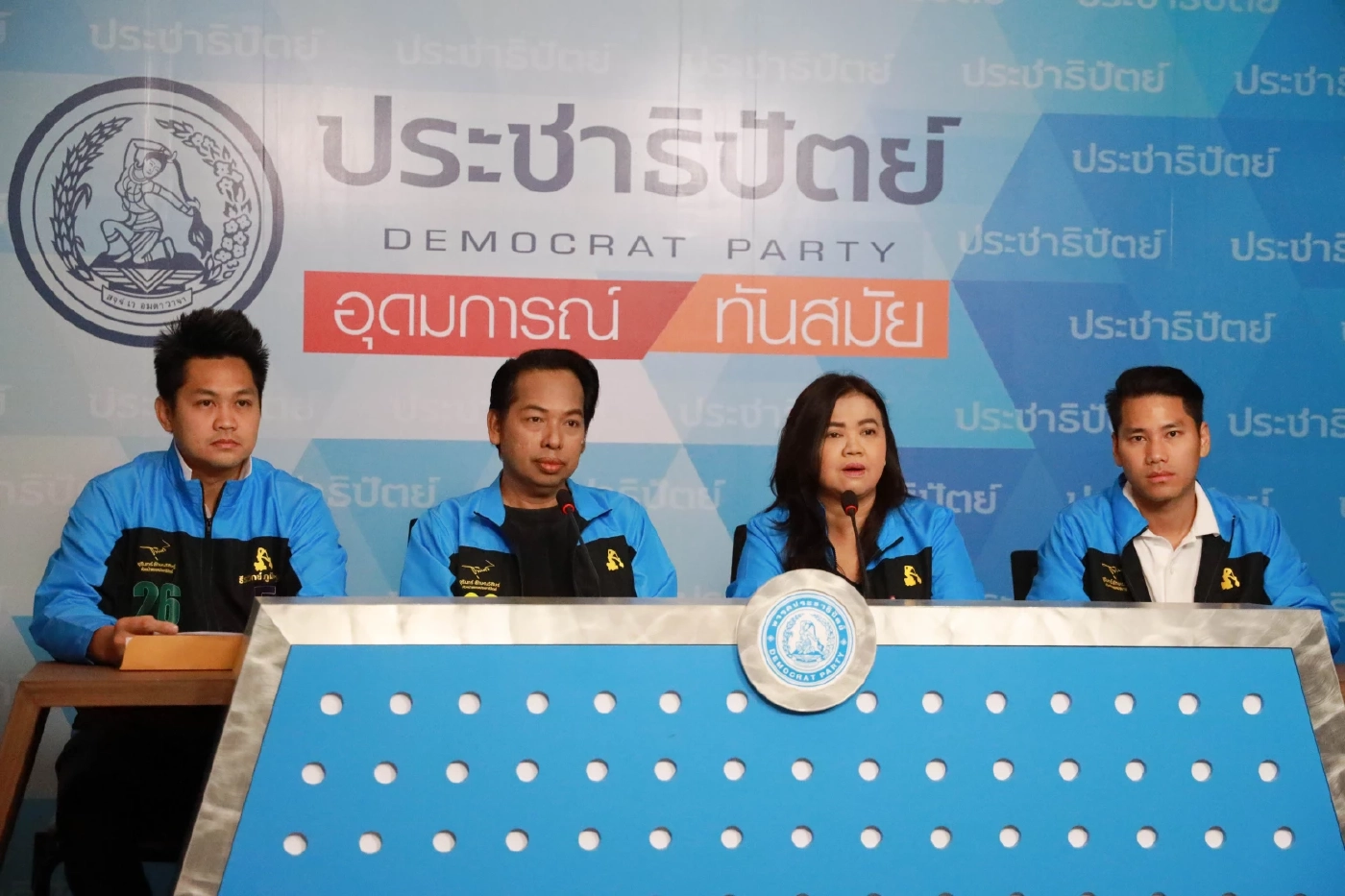 ปชป.ยันเอาผิดคนทำลายป้ายหาเสียง ขอทุกพรรคเคารพกติกา