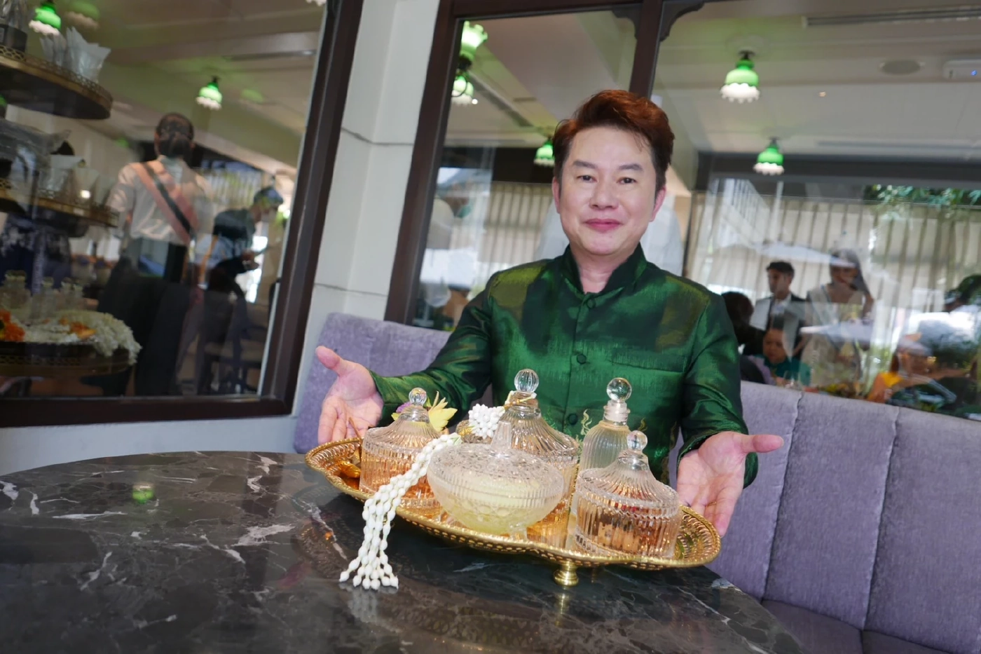 รดน้ำดำหัว เซเลบระดับเอลิสต์ พร้อมทานข้าวแช่สุริยาศัย หนึ่งปีมีครั้งเดียว