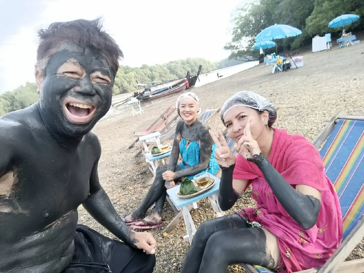 สุดฟิน! สปาโคลนร้อนคลองมะรุ่ยรอยเลื่อนผิวโลกที่พังงา