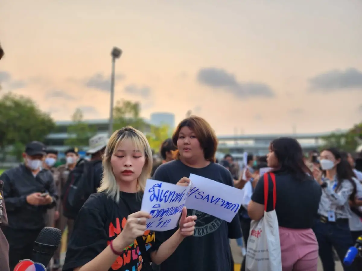 รวมสีสันบรรยากาศ รับสมัครเลือกตั้งส.ส.แบ่งเขต วันแรก พร้อมภาพเซอร์ไพรส์