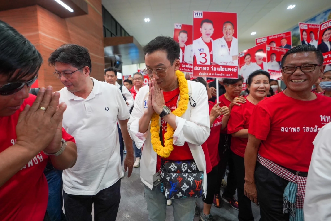 "เศรษฐา"  นำทีม "เพื่อไทย" ปราศรัยใหญ่อีสาน เวที "ร้อยเอ็ด-กาฬสินธุ์"