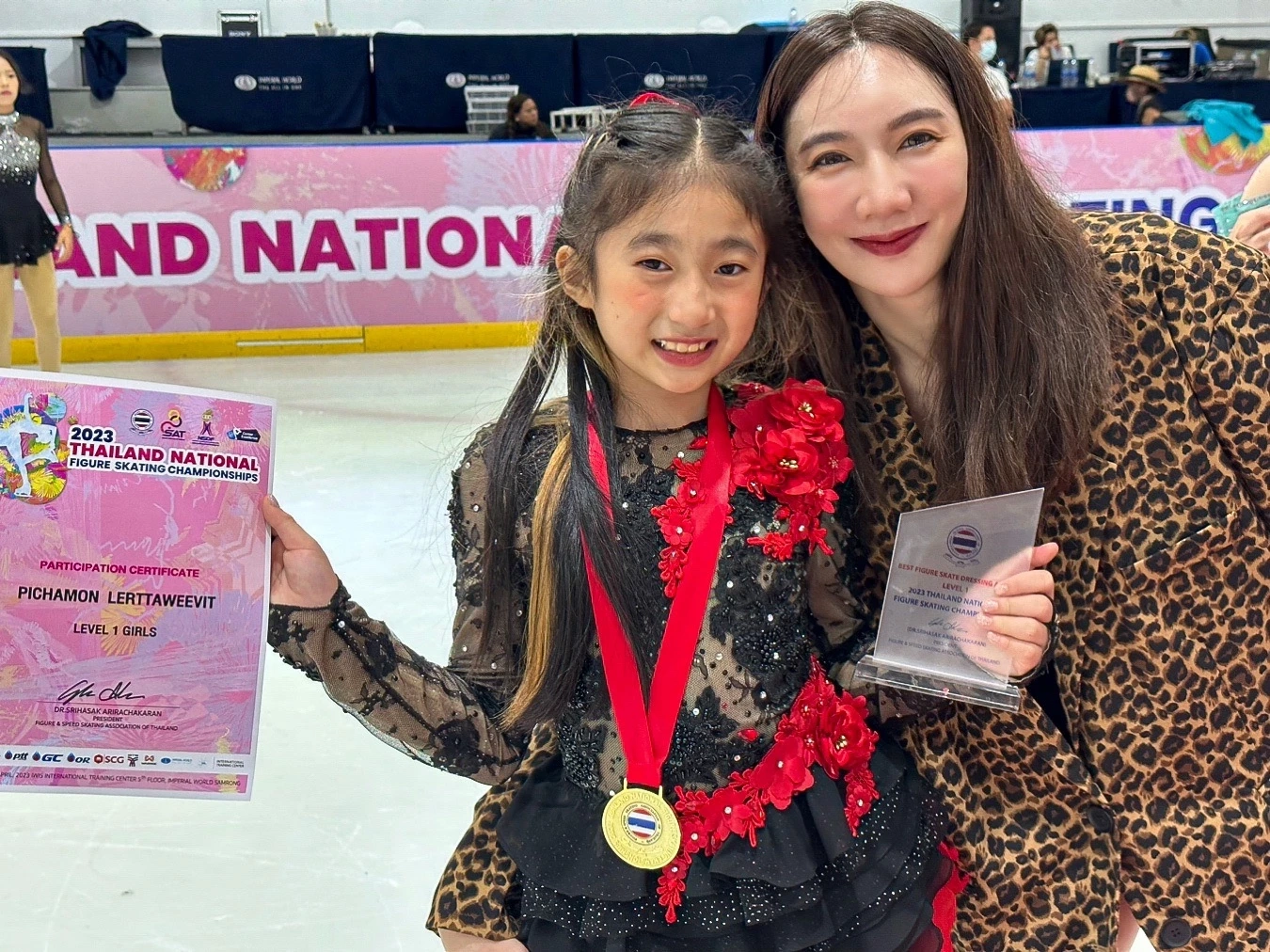 เบนซ์ พริกไทย - ปอ ตนุภัทร สุดภูมิใจลูกสาวคว้าแชมป์ไอซ์สเก็ต ระดับประเทศ