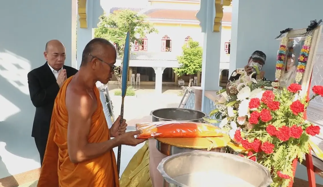 เผาแล้ว "จีจี้" ครอบครัว-เพื่อน ร่วมอาลัยครั้งสุดท้าย