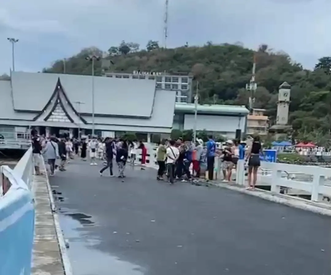 มาเฟียท่าเรือแหลมบาลีฮาย ยกพวกรุมทำร้าย หนุ่มหา นทท. นั่งสปีดโบ๊ทไปเกาะล้าน