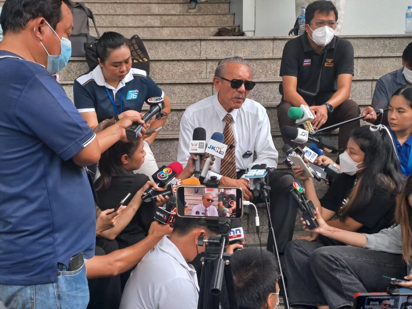 "ชูวิทย์" ยื่นเพิกถอนคำสั่ง ห้ามพูดนโยบายกัญชาเสรี "ภูมิใจไทย"