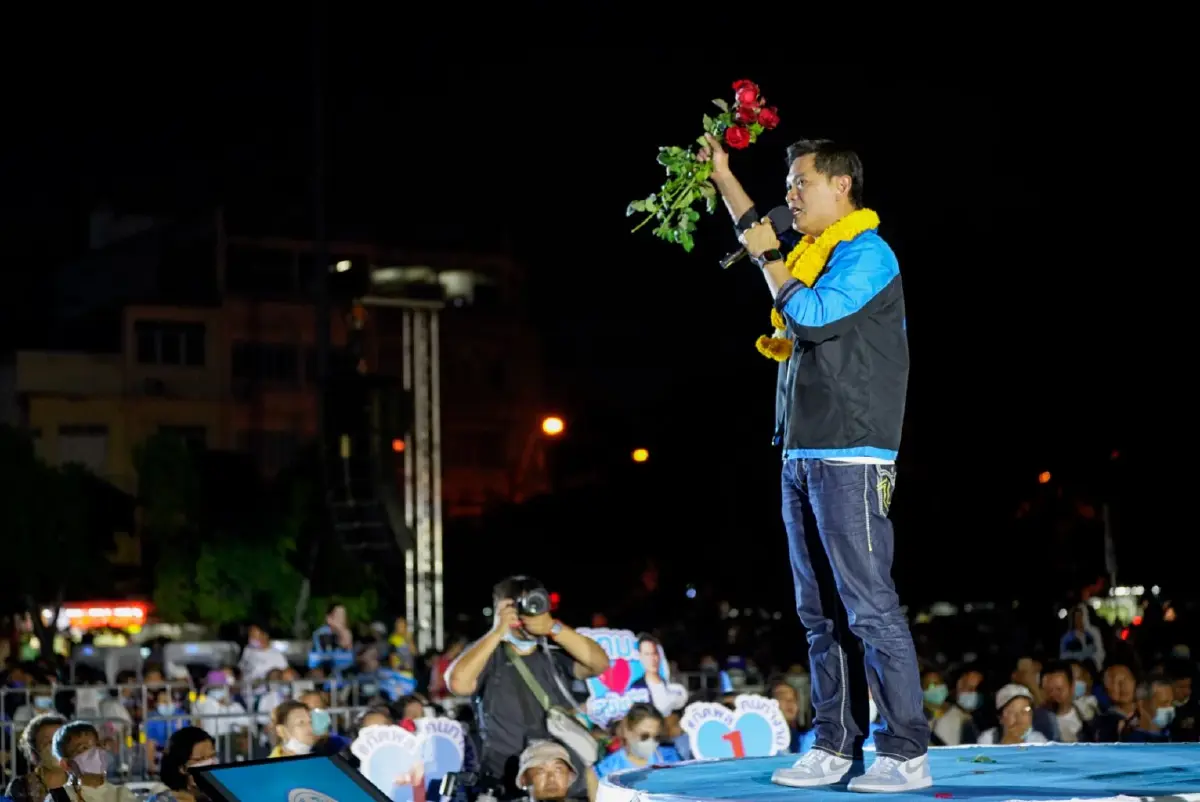 "ดร.เอ้ สุชัชวีร์"ลั่นเวทีปราศรัย"ประชาธิปัตย์"ขอปักธง ยึดพื้นที่"กทม."  