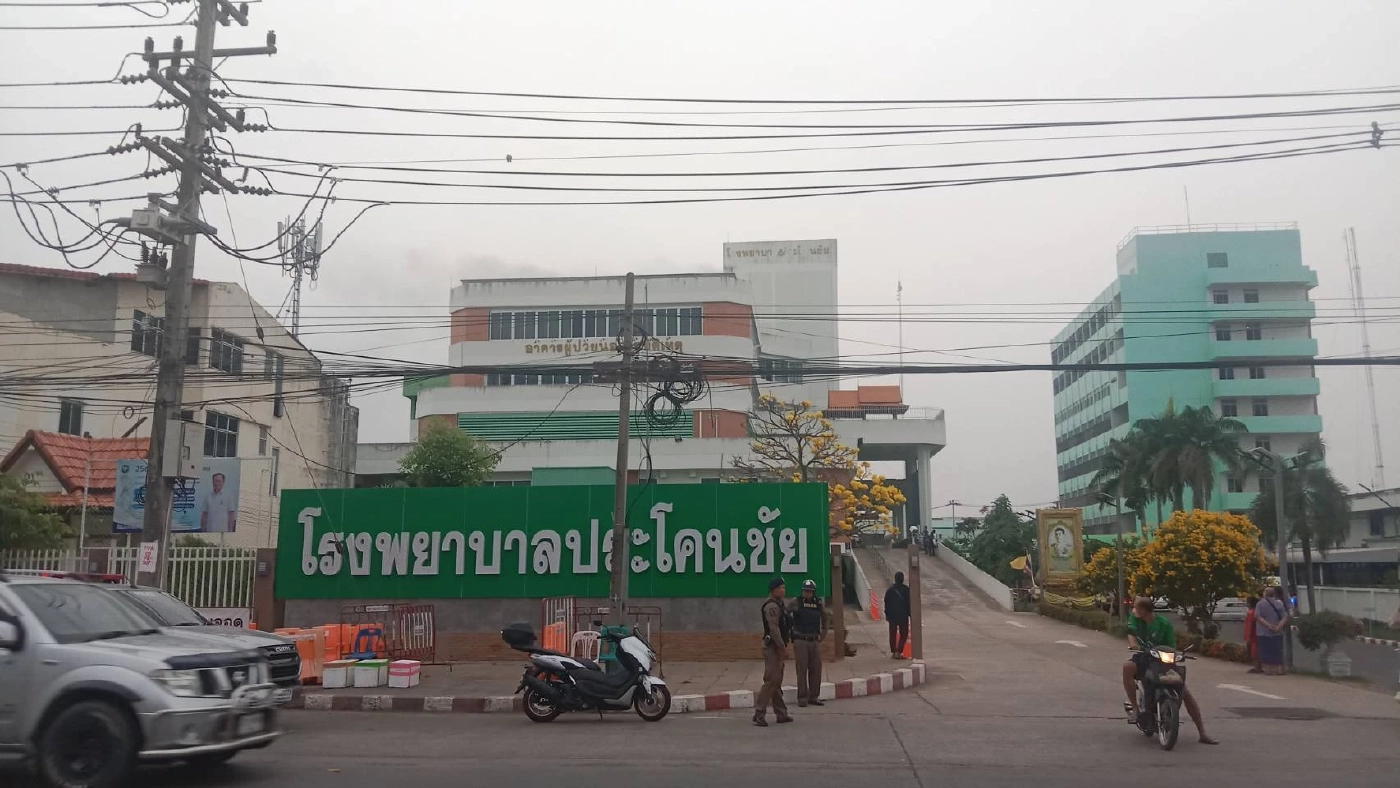สุดระทึก ไฟไหม้ตึกฉุกเฉิน รพ.ประโคนชัย คนไข้-ญาติแตกตื่นหนีตาย
